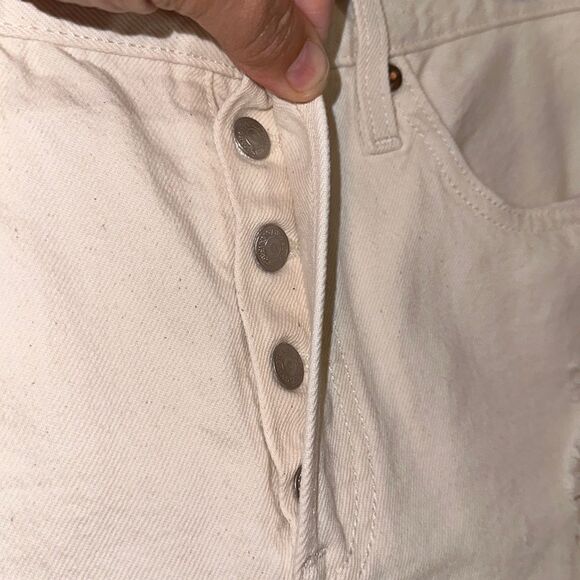 LEVI’S 28 501 High Rise Button Fly Ivory Distressed Raw Fringe Hem Denim Shorts - Picture 4 of 14